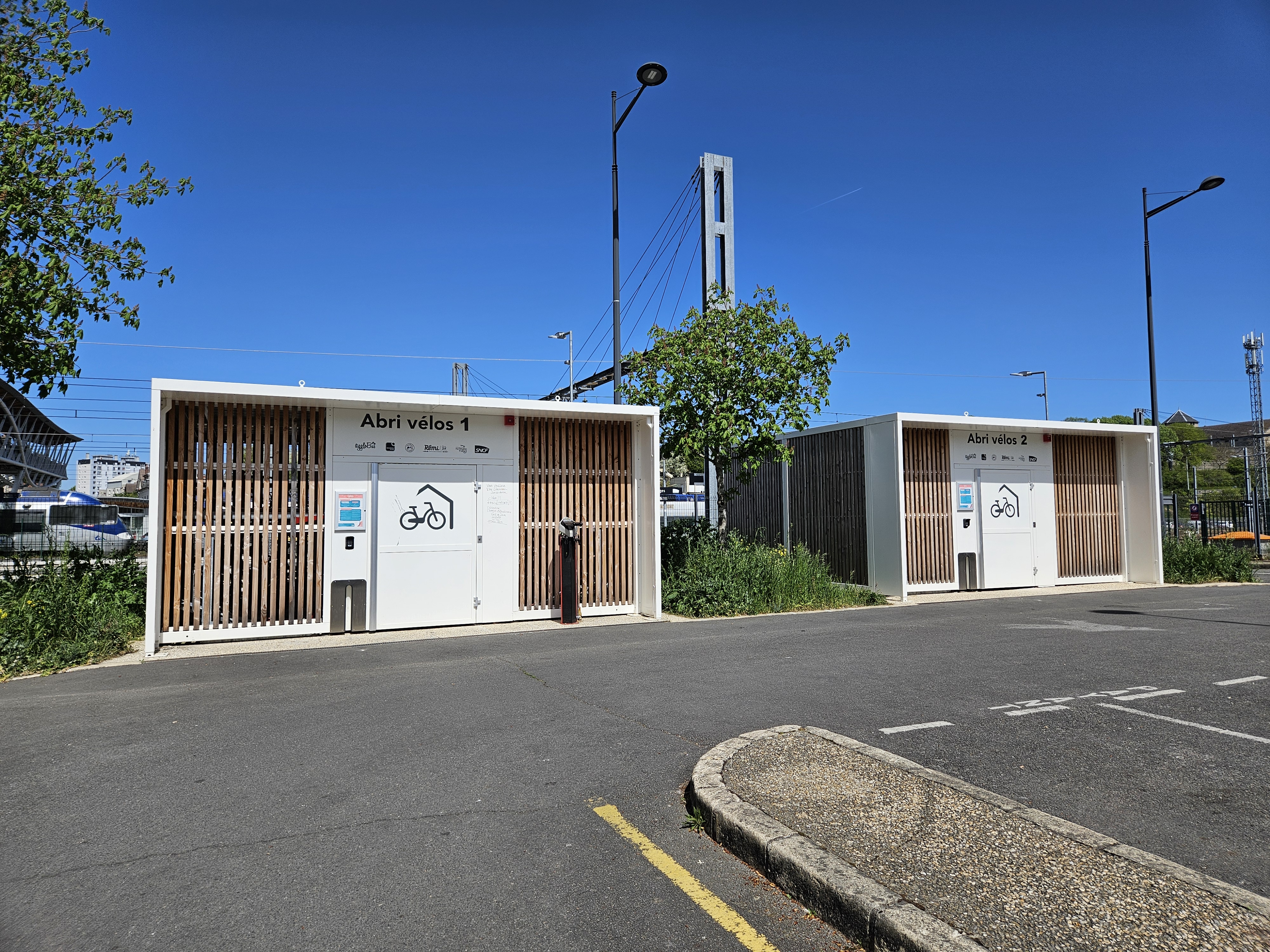 Photo des abris vélos à la Gare de Bourges