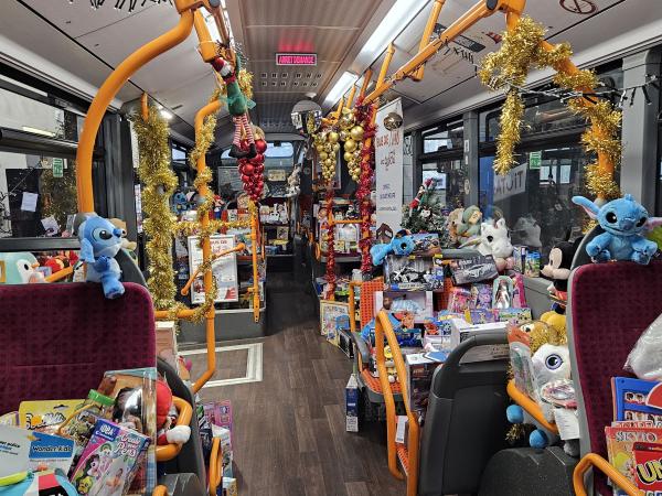 Remise des jouets Bus de Noël
